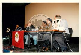Entrevista coletiva com José Saramargo, Sebastião Salgado e Chico Buarque no "Espaço Urbano de Cinema" (São Paulo (Estado), 12 abr. 1997) [fotografia] / Fotógrafo(a) : Douglas Mansur. -- Ref.: BR-SPMST_MST-SN-CIN_AMP_000701-004178-ARV.