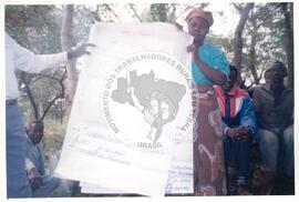 Intercâmbio com a UNAC (Moçambique, ago. 2000) [fotografia] / Fotógrafo(a) : Arquivo MST. -- Ref.: BR-SPMST_MST-SN-CIN_AMP_001092-008861-RIT.