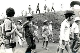 Protesto contra a violência da PM na "Fazenda Annoni" (Rio Grande do Sul, 02 out. 1986) [fotografia] / Fotógrafo(a) : Karine Emerich. -- Ref.: BR-SPMST_MST-SN-CIN_AMP_000452-002608-AMT.