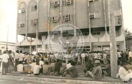Manifestação de trabalhadores rurais na sede do INCRA (Piauí, 24 mai. 1993) [fotografia] / Fotógrafo(a) : Costinha. -- Ref.: BR-SPMST_MST-SN-CIN_AMP_000554-003091-AMT.