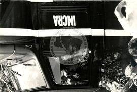 Policia reprime comemoração da Gleba Padoeira do Brasil (Noiaque-MS, 28 abr. 1985) [fotografia] / Fotógrafo(a) : Eron Zanata. -- Ref.: BR-SPMST_MST-SN-CIN_AMP_001772-012911-VPP.