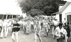 Via Sacra ao acampamento de Salto (Salto do Jacuí-RS, 24 mar. 1989) [fotografia] / Fotógrafo(a) : Volnei Manfron. -- Ref.: BR-SPMST_MST-SN-CIN_AMP_001961-015021-SPR.