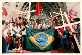 Manifestação contra a ALCA (São Paulo (Estado), 2001) [fotografia] / Fotógrafo(a) : João Zinclair. -- Ref.: BR-SPMST_MST-SN-CIN_AMP_000398-002235-AMT.