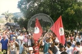Ato público em frente ao Palácio das Esmeraldas (Goiânia-GO, 10 abr.) [fotografia] / Fotógrafo(a) : Christiane Campos. -- Ref.: BR-SPMST_MST-SN-CIN_AMP_000597-003430-AMT.