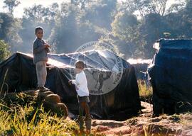 Assentamento "Tamarana" do MST (Paraná, [sem data]) [fotografia] / Fotógrafo(a) : Maria Luísa Mendonça. -- Ref.: BR-SPMST_MST-SN-CIN_AMP_000171-001217-ASS.