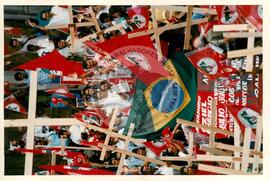 Mobilização (São Paulo-SP, 17 abr. 1988) [fotografia] / Fotógrafo(a) : Douglas Mansur. -- Ref.: BR-SPMST_MST-SN-CIN_AMP_000373-001857-AMT.