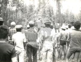 Ocupação de 2.700 famílias (Campo Erê-SC, 30 nov. 1987) [fotografia] / Fotógrafo(a) : Arquivo MST. -- Ref.: BR-SPMST_MST-SN-CIN_AMP_001828-013909-OCU.