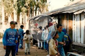 Escola Itinerante- Acampamento "Júlio de Castilho" do MST (Rio Grande do Sul, [sem data]) [fotografia] / Fotógrafo(a) : Sara Feitosa. -- Ref.: BR-SPMST_MST-SN-CIN_AMP_000883-006175-EDU.