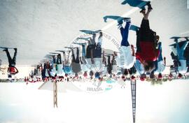 Mobilização em Brasília durante a Jornada Nacional "Acampamento Nacional Eldorado dos Carajás" (Brasília-DF, 03 set. 2001) [fotografia] / Fotógrafo(a) : Gildo Aguiar. -- Ref.: BR-SPMST_MST-SN-CIN_AMP_001918-014399-SJM.