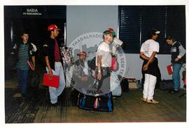 Encontro de Jovens do MST, na Ucicamp, 1o (Campinas-SP, 02 jul. 1999) [fotografia] / Fotógrafo(a) : Douglas Mansur. -- Ref.: BR-SPMST_MST-SN-CIN_AMP_000898-006412-ENJ.
