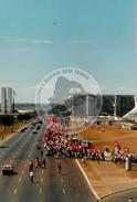 Congresso Nacional do MST, 3o (Distrito Federal (Brasil), 25 jul. 1995) [fotografia] / Fotógrafo(a) : Douglas Mansur ; Débora Lerrer. -- Ref.: BR-SPMST_MST-SN-CIN_AMP_000708-004399-CGR.