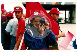 Inauguração do Monumento em homenagem a Antônio Tavares Pereira (Curitiba-PR, 01 mai. 2001) [fotografia] / Fotógrafo(a) : Douglas Mansur. -- Ref.: BR-SPMST_MST-SN-CIN_AMP_001027-008108-ELF.