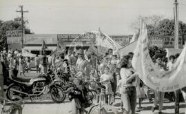 Manifestação Dia do Lavrador (Ouro Preto D'Oeste-RO, 25 jul. 1988) [fotografia] / Fotógrafo(a) : [sem autoria]. -- Ref.: BR-SPMST_MST-SN-CIN_AMP_000441-002558-AMT.
