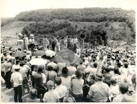 Romaria da Terra (Paraná, 27 jul. 1988) [fotografia] / Fotógrafo(a) : Douglas Mansur. -- Ref.: BR-SPMST_MST-SN-CIN_AMP_001969-015060-SPR.