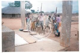 Intercâmbio com a UNAC (Moçambique, ago. 2000) [fotografia] / Fotógrafo(a) : Arquivo MST. -- Ref.: BR-SPMST_MST-SN-CIN_AMP_001092-008838-RIT.