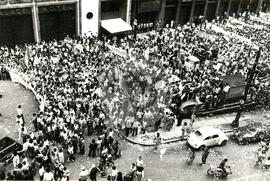 Mobilização Nacional Campanha Diretas Já na Praça da Sé (São Paulo-SP, 1984) [fotografia] / Fotógrafo(a) : [autoria n/d]. -- Ref.: BR-SPMST_MST-SN-CIN_AMP_000358-001709-AMT.