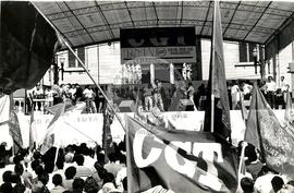 Mobilização no 1º de Maio na Praça da Sé (São Paulo-SP, 01 mai. 1986) [fotografia] / Fotógrafo(a) : Regina Vilela. -- Ref.: BR-SPMST_MST-SN-CIN_AMP_000366-001767-AMT.