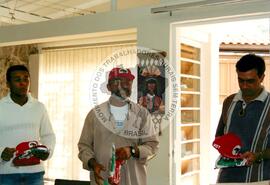 Encontro de estudantes da secretaria nacional com EDUCAFRO (São Paulo (Estado), abr. 2002) [fotografia] / Fotógrafo(a) : Leticia Barqueta. -- Ref.: BR-SPMST_MST-SN-CIN_AMP_000673-003819-ARV.