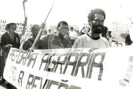 Congresso Nacional do MST, 2o (Distrito Federal (Brasil), 08 mai. 1990) [fotografia] / Fotógrafo(a) : Carlos Carvalho ; Douglas Mansur. -- Ref.: BR-SPMST_MST-SN-CIN_AMP_000702-004203-CGR.