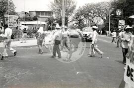 de Maio, 1o (El Salvador, 01 mai. 1988) [fotografia] / Fotógrafo(a) : Mara. -- Ref.: BR-SPMST_MST-SN-CIN_AMP_001069-008661-RIT.