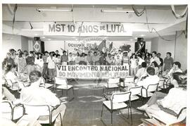 Encontro Nacional, 7o (Salvador-BA, dez. 1992) [fotografia] / Fotógrafo(a) : Douglas Mansur. -- Ref.: BR-SPMST_MST-SN-CIN_AMP_000994-007814-ENC.