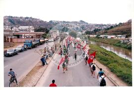 Marcha Popular pelo Brasil (Juíz de Fora-MG, [sem data]) [fotografia] / Fotógrafo(a) : Douglas Mansur. -- Ref.: BR-SPMST_MST-SN-CIN_AMP_001412-011389-MAC.