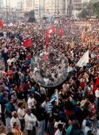 Manifestação pró Impechment - UNE E CUT (São Paulo (Estado), 25 ago. 1992) [fotografia] / Fotógrafo(a) : Juan Pezzeto. -- Ref.: BR-SPMST_MST-SN-CIN_AMP_000384-002075-AMT.