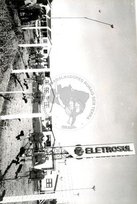 Manifestação contra a barragem de "Machadinha" (Erechim-RS, 25 jul. 1988) [fotografia] / Fotógrafo(a) : Douglas Mansur. -- Ref.: BR-SPMST_MST-SN-CIN_AMP_000457-002679-AMT.