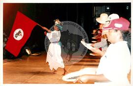 Semana Nacional de Cultura Brasileira e Reforma Agrária (Rio de Janeiro-RJ, 18 mar. 2002) [fotografia] / Fotógrafo(a) : João Laet. -- Ref.: BR-SPMST_MST-SN-CIN_AMP_001818-013504-NDT.