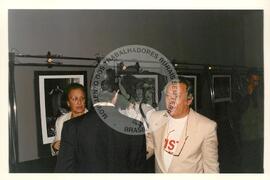 Lançamento da Exposição "Terra" (São Paulo (Estado), 10 abr. 1997) [fotografia] / Fotógrafo(a) : Douglas Mansur. -- Ref.: BR-SPMST_MST-SN-CIN_AMP_001030-008178-ELF.