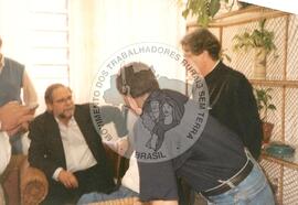 Encontro de Diolinda com personalidades no presídio Carandiru (São Paulo-SP, nov. 1995) [fotografia] / Fotógrafo(a) : [sem autoria] ; Renata Jubram. -- Ref.: BR-SPMST_MST-SN-CIN_AMP_000670-003792-ARV.