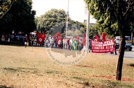 Entrega do resultado do plesbicito da ALCA atividades nacionais conjuntas (Distrito Federal (Brasil), 16 set. 2001) [fotografia] / Fotógrafo(a) : Gildo Aguiar. -- Ref.: BR-SPMST_MST-SN-CIN_AMP_000587-003378-AMT.