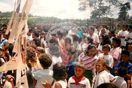 Aniversário de um ano no Assentamento "10 de abril" do MST (Ceará, 10 abr. 1992) [fotografia] / Fotógrafo(a) : Vera Vilar. -- Ref.: BR-SPMST_MST-SN-CIN_AMP_000318-001552-ASS.