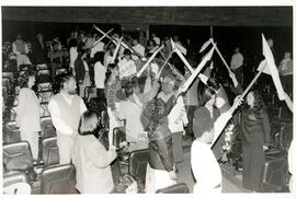 Formatura do Magistério (Santos-SP, jul. 1996) [fotografia] / Fotógrafo(a) : Douglas Mansur. -- Ref.: BR-SPMST_MST-SN-CIN_AMP_000894-006266-EDU.