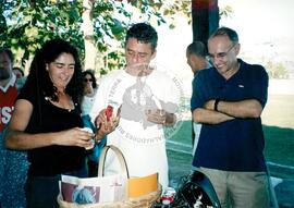 Partida de futebol entre o time do MST e do Chico Buarque (Rio de Janeiro (Estado), mar. 2000) [fotografia] / Fotógrafo(a) : Maysa Mendonça. -- Ref.: BR-SPMST_MST-SN-CIN_AMP_000805-005236-CUL.