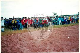 Abertura da Copa de Futebol no Pontal (Teodoro Sampaio-SP, ago. 2001) [fotografia] / Fotógrafo(a) : Leticia Barqueta. -- Ref.: BR-SPMST_MST-SN-CIN_AMP_000815-005401-CUL.