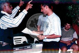 Delegação do MST em Cuba - 40º Aniversário da ANAP (Cuba, 15 mai. 1999) [fotografia] / Fotógrafo(a) : Nilton Viana. -- Ref.: BR-SPMST_MST-SN-CIN_AMP_001042-008315-RIT.