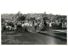 Lavração da Fazenda Annoni (Sarandi-RS, 11 nov. 1986) [fotografia] / Fotógrafo(a) : Protassio Nenê ; Olderige Zardo. -- Ref.: BR-SPMST_MST-SN-CIN_AMP_001986-015206-PDU.
