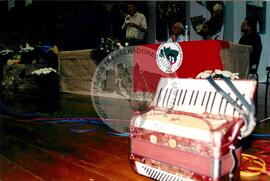 Encontro de Jovens do MST, na Ucicamp, 3o (Campinas-SP, 14 fev. 2001) [fotografia] / Fotógrafo(a) : Michelle Cafaldo. -- Ref.: BR-SPMST_MST-SN-CIN_AMP_000905-006806-ENJ.