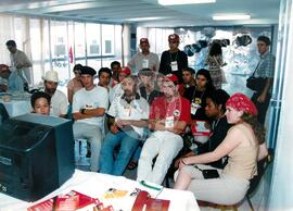 Congresso Nacional do MST, 4o (Distrito Federal (Brasil), 07 ago. 2000) [fotografia] / Fotógrafo(a) : Douglas Mansur ; Paula Reis ; João Zinclar. -- Ref.: BR-SPMST_MST-SN-CIN_AMP_000715-004621-CGR.