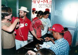 Congresso Nacional do MST, 4o (Distrito Federal (Brasil), 07 ago. 2000) [fotografia] / Fotógrafo(a) : Douglas Mansur ; Paula Reis ; João Zinclar. -- Ref.: BR-SPMST_MST-SN-CIN_AMP_000711-004540-CGR.