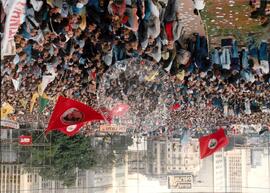 Manifestação pró Impechment - UNE E CUT (São Paulo (Estado), 25 ago. 1992) [fotografia] / Fotógrafo(a) : Juan Pezzeto. -- Ref.: BR-SPMST_MST-SN-CIN_AMP_000384-002094-AMT.