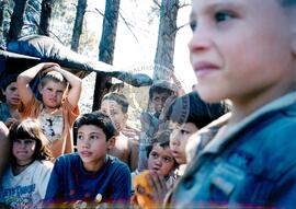 Assentamento "Figueira" do MST (Paraná, [sem data]) [fotografia] / Fotógrafo(a) : Maria Luísa Mendonça. -- Ref.: BR-SPMST_MST-SN-CIN_AMP_000170-001194-ASS.