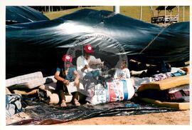 Acampamento "Parque Tropeiro" do MST (Curitiba-PR, 02 mai. 2001) [fotografia] / Fotógrafo(a) : Douglas Mansur. -- Ref.: BR-SPMST_MST-SN-CIN_AMP_000075-000623-ACP.