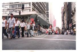Marcha Sem Terra contra a prisão de 6 trabalhadores (São Paulo-SP, mar. 2000) [fotografia] / Fotógrafo(a) : Joaquim Duarte. -- Ref.: BR-SPMST_MST-SN-CIN_AMP_001426-011580-MAC.