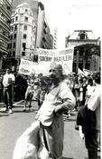 Passeata contra o massacre de Xanomanis (São Paulo (Estado), 1993) [fotografia] / Fotógrafo(a) : Debora Lerrer. -- Ref.: BR-SPMST_MST-SN-CIN_AMP_000386-002124-AMT.