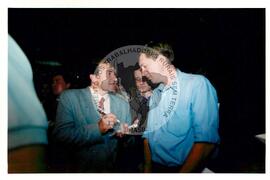 Tribunal Internacional dos Crimes do Latifúndio e da Política Governamental de Violação dos Direitos Humanos (Curitiba-PR, 02 mai. 2001) [fotografia] / Fotógrafo(a) : Douglas Mansur. -- Ref.: BR-SPMST_MST-SN-CIN_AMP_000135-000979-ACS.