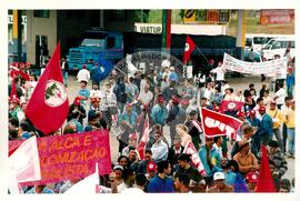 Inauguração do Monumento em homenagem a Antônio Tavares Pereira (Curitiba-PR, 01 mai. 2001) [fotografia] / Fotógrafo(a) : Douglas Mansur. -- Ref.: BR-SPMST_MST-SN-CIN_AMP_001025-007959-ELF.