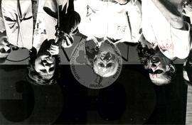 Ato do 1o de Maio, promovido pela CGT [com presença de] Franco Montoro [Governador, São Paulo, PMDB] (São Paulo-SP, 01 mai. 1986) [fotografia] / Fotógrafo(a) : Regina Vilela. -- Ref.: BR-SPMST_MST-SN-CIN_AMP_001535-012000-PER.