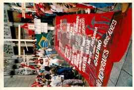 Mobilização (São Paulo-SP, 17 abr. 1988) [fotografia] / Fotógrafo(a) : Douglas Mansur. -- Ref.: BR-SPMST_MST-SN-CIN_AMP_000373-001887-AMT.